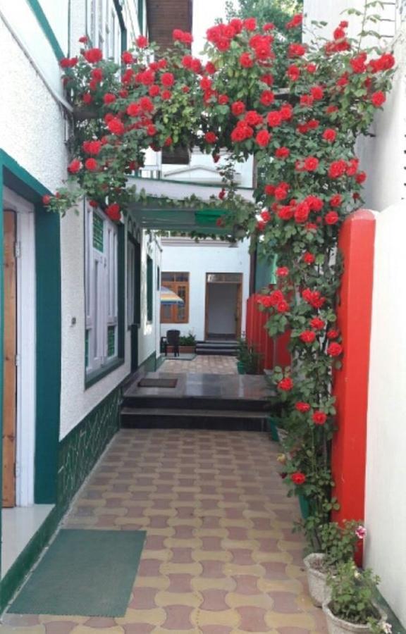 Hotel Monson Srinagar  Exterior photo